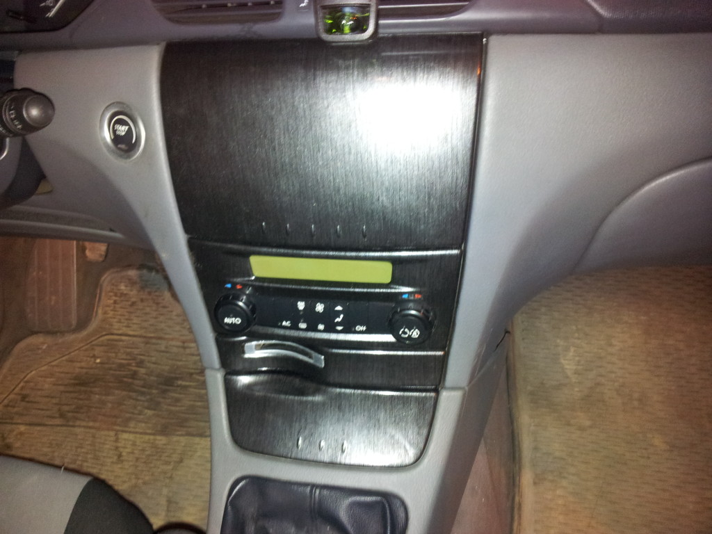 Renault Laguna središnja konzola (imitacija brušenog aluminija)